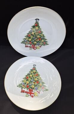 2 Vintage Jamestown China Christmas Treasures Tree Dinner Plates Gold Trim EUC